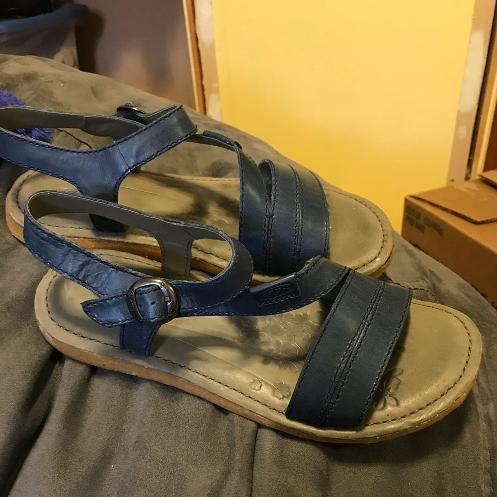 Keen sandals never been warm. Size 9